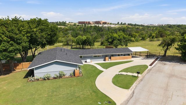 1613 S Cliff Street, Decatur, TX 76234