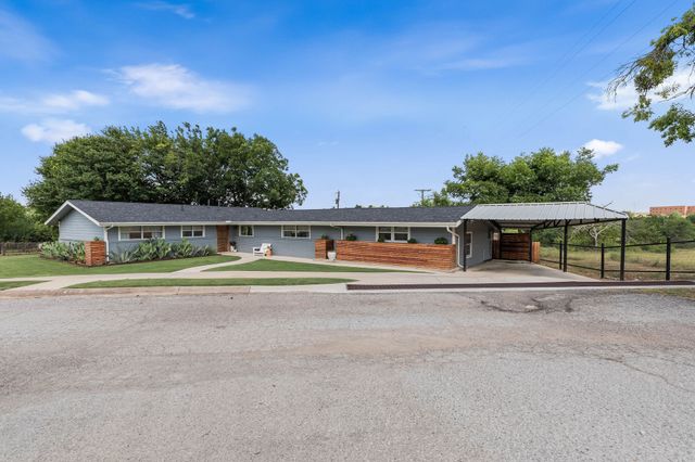 1613 S Cliff Street, Decatur, TX 76234