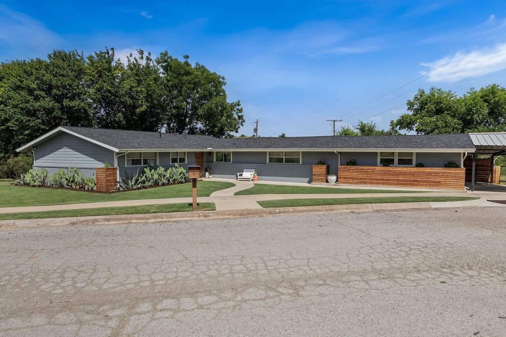 1613 S Cliff Street, Decatur, TX 76234
