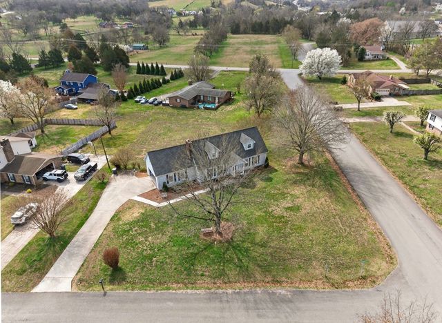 201 Chadwick Dr, Fayetteville, TN 37334