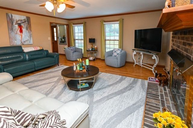 201 Chadwick Dr, Fayetteville, TN 37334