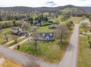 201 Chadwick Dr, Fayetteville, TN 37334