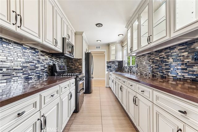 7060 Morse Avenue, North Hollywood, CA 91605