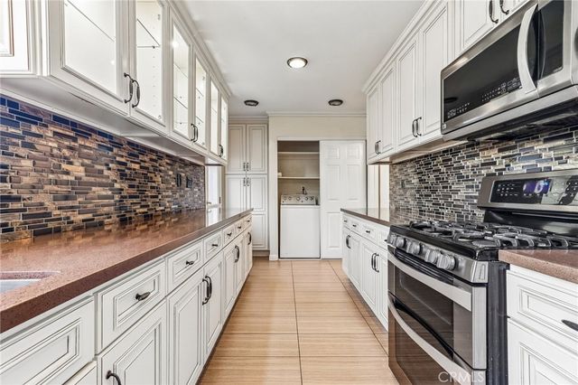 7060 Morse Avenue, North Hollywood, CA 91605