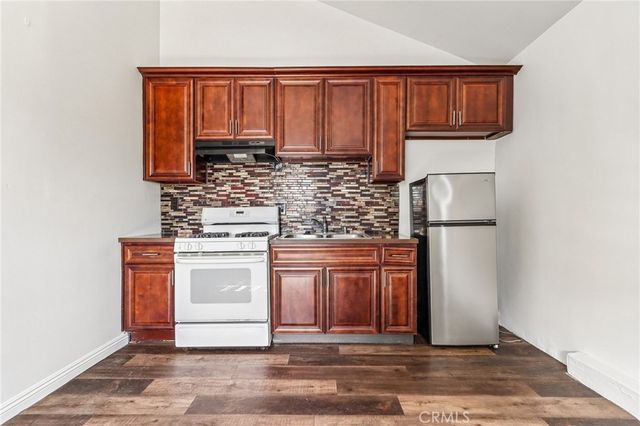 7060 Morse Avenue, North Hollywood, CA 91605