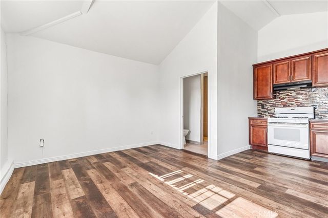 7060 Morse Avenue, North Hollywood, CA 91605