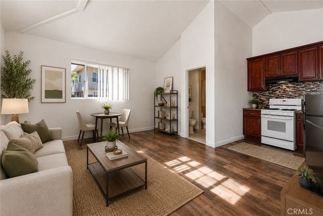 7060 Morse Avenue, North Hollywood, CA 91605