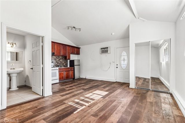 7060 Morse Avenue, North Hollywood, CA 91605