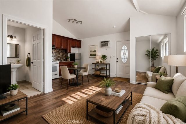 7060 Morse Avenue, North Hollywood, CA 91605