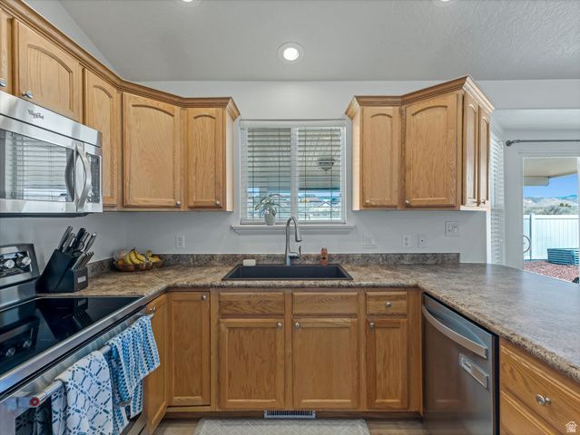 386 W WINTER WHEAT WAY, Saratoga Springs, UT 84045