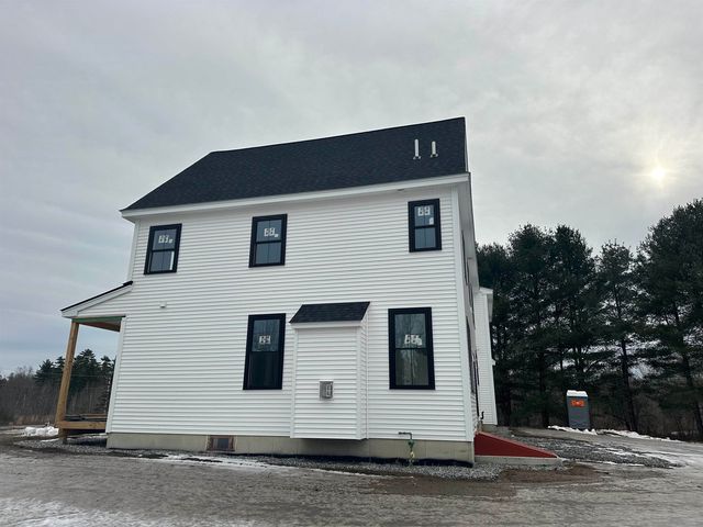 253 Amesbury Road, Kensington, NH 03833