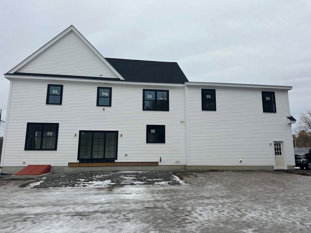 253 Amesbury Road, Kensington, NH 03833