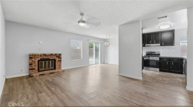 371 Red Cedar, Perris, CA 92570