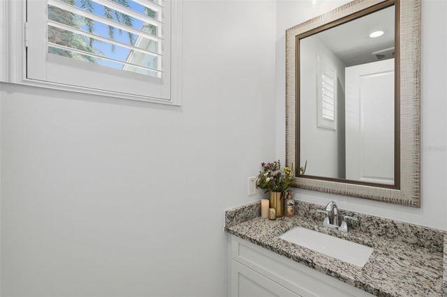 1325 SNELL ISLE BOULEVARD NE 105, St Petersburg, FL 33704