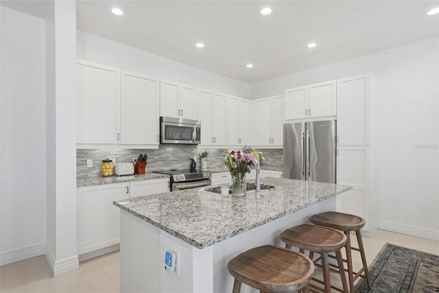 1325 SNELL ISLE BOULEVARD NE 105, St Petersburg, FL 33704