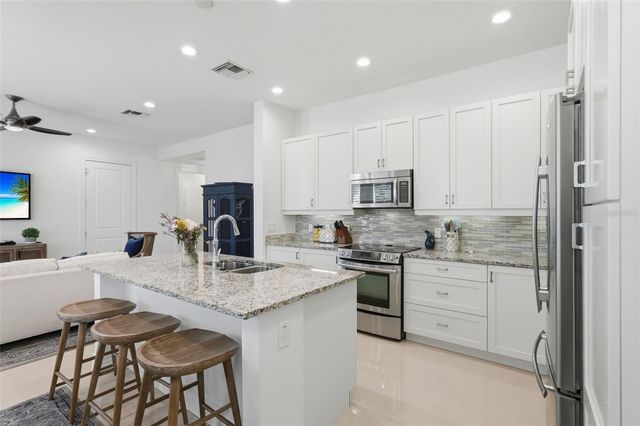 1325 SNELL ISLE BOULEVARD NE 105, St Petersburg, FL 33704