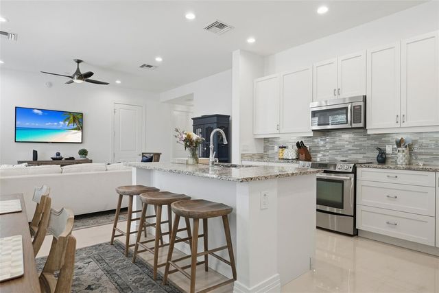 1325 SNELL ISLE BOULEVARD NE 105, St Petersburg, FL 33704