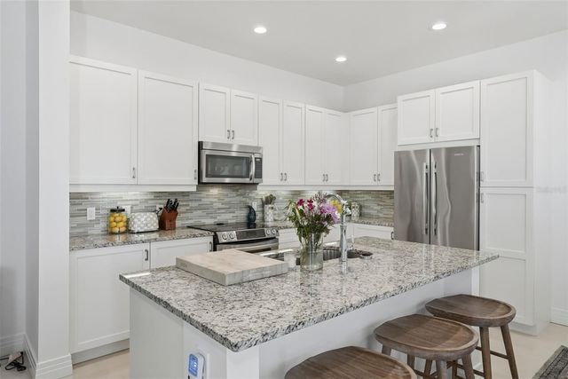 1325 SNELL ISLE BOULEVARD NE 105, St Petersburg, FL 33704