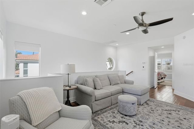 1325 SNELL ISLE BOULEVARD NE 105, St Petersburg, FL 33704