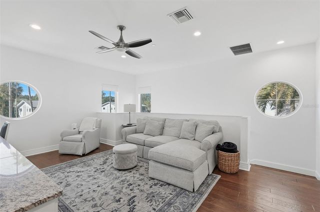 1325 SNELL ISLE BOULEVARD NE 105, St Petersburg, FL 33704