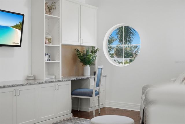 1325 SNELL ISLE BOULEVARD NE 105, St Petersburg, FL 33704