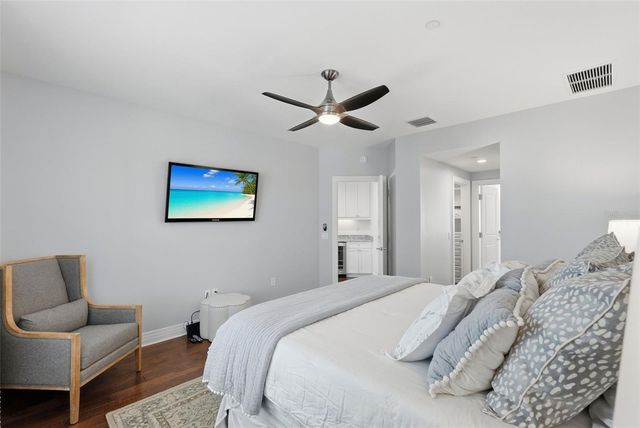 1325 SNELL ISLE BOULEVARD NE 105, St Petersburg, FL 33704