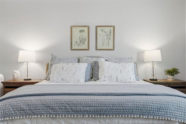 1325 SNELL ISLE BOULEVARD NE 105, St Petersburg, FL 33704