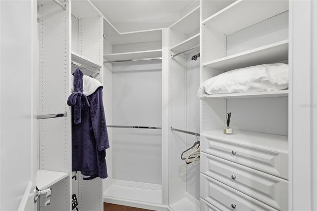 1325 SNELL ISLE BOULEVARD NE 105, St Petersburg, FL 33704