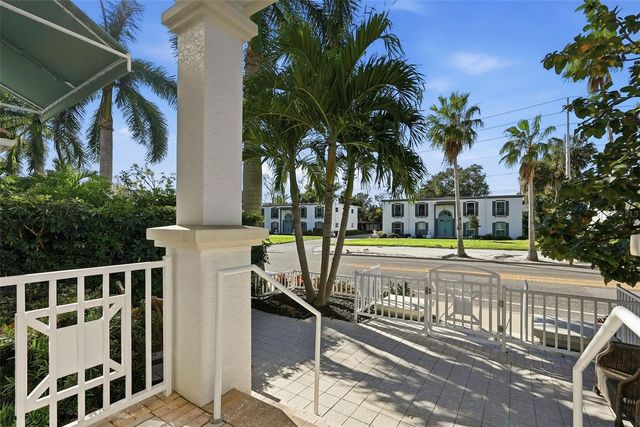 1325 SNELL ISLE BOULEVARD NE 105, St Petersburg, FL 33704