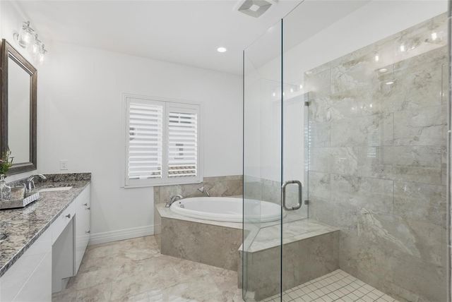 1325 SNELL ISLE BOULEVARD NE 105, St Petersburg, FL 33704