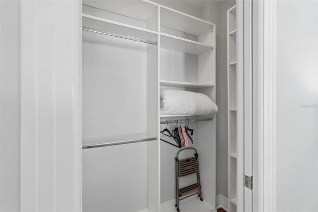 1325 SNELL ISLE BOULEVARD NE 105, St Petersburg, FL 33704