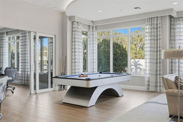 1325 SNELL ISLE BOULEVARD NE 105, St Petersburg, FL 33704