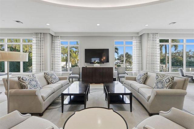 1325 SNELL ISLE BOULEVARD NE 105, St Petersburg, FL 33704