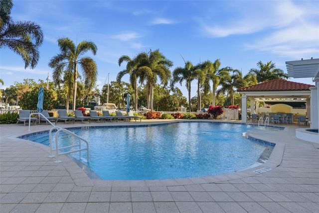 1325 SNELL ISLE BOULEVARD NE 105, St Petersburg, FL 33704