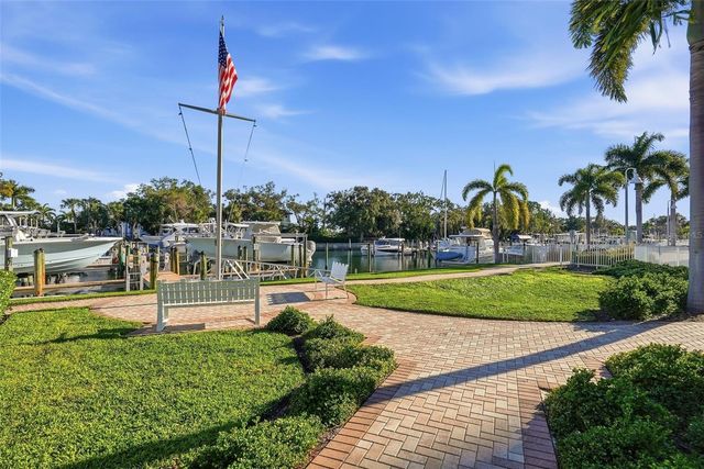 1325 SNELL ISLE BOULEVARD NE 105, St Petersburg, FL 33704