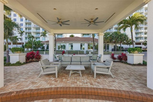 1325 SNELL ISLE BOULEVARD NE 105, St Petersburg, FL 33704