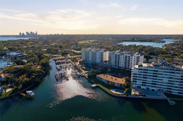 1325 SNELL ISLE BOULEVARD NE 105, St Petersburg, FL 33704