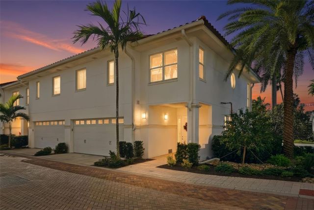 1325 SNELL ISLE BOULEVARD NE 105, St Petersburg, FL 33704