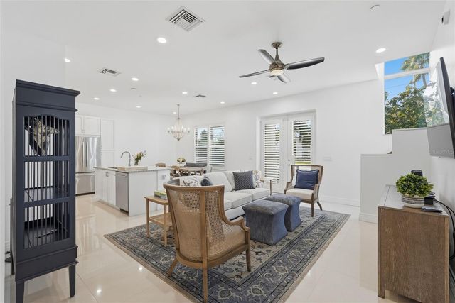 1325 SNELL ISLE BOULEVARD NE 105, St Petersburg, FL 33704