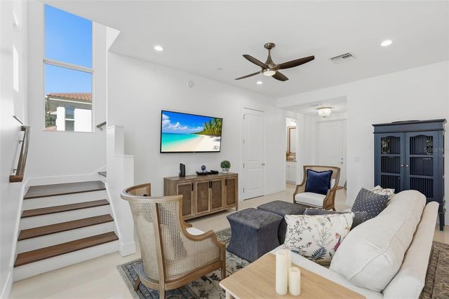 1325 SNELL ISLE BOULEVARD NE 105, St Petersburg, FL 33704