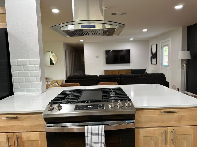 1009 Walnut Street, Irving, TX 75060