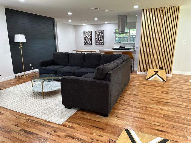 1009 Walnut Street, Irving, TX 75060