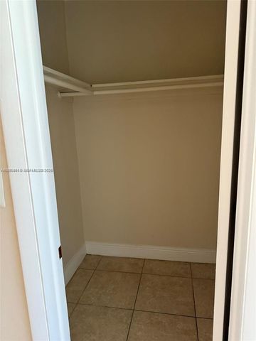 18707 NE 2nd Ave 918, Miami, FL 33179