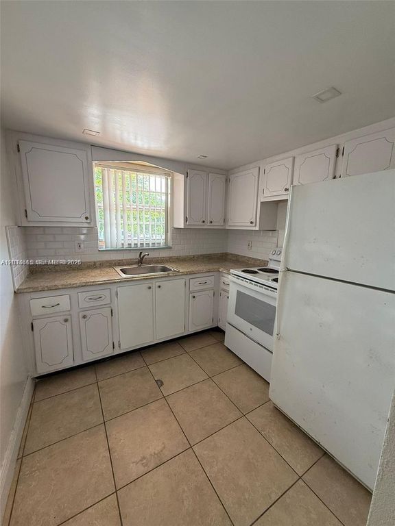 18707 NE 2nd Ave 918, Miami, FL 33179