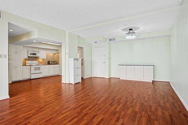 5200 Keller Springs Road 711, Dallas, TX 75248