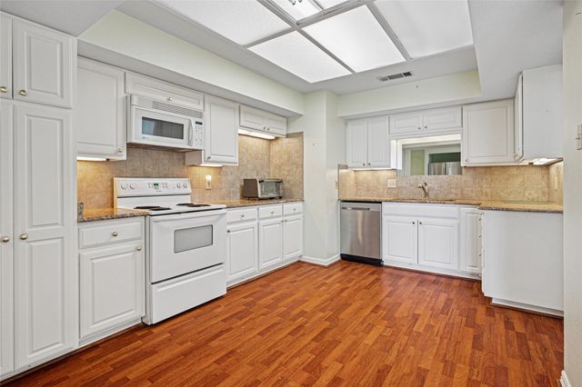 5200 Keller Springs Road 711, Dallas, TX 75248