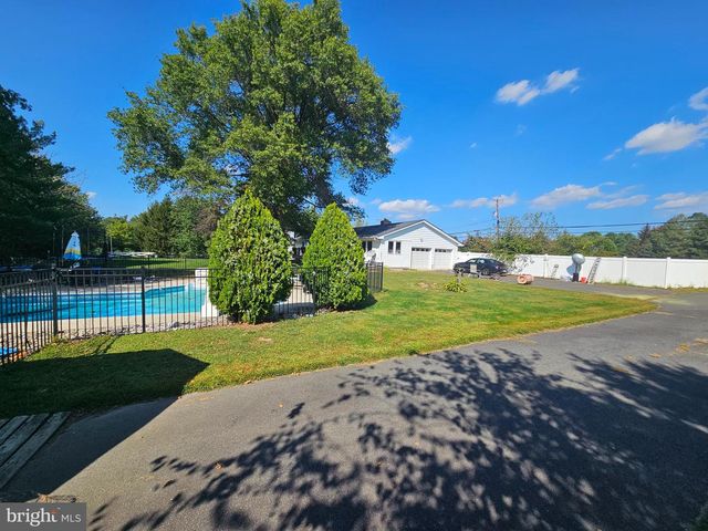 156 ELLISDALE RD, Allentown, NJ 08501
