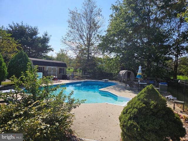 156 ELLISDALE RD, Allentown, NJ 08501