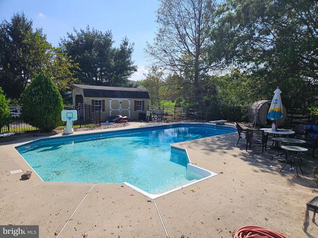 156 ELLISDALE RD, Allentown, NJ 08501