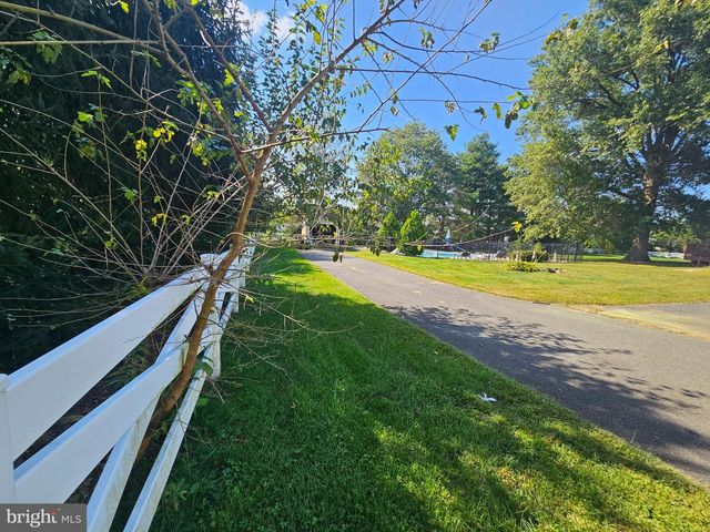 156 ELLISDALE RD, Allentown, NJ 08501